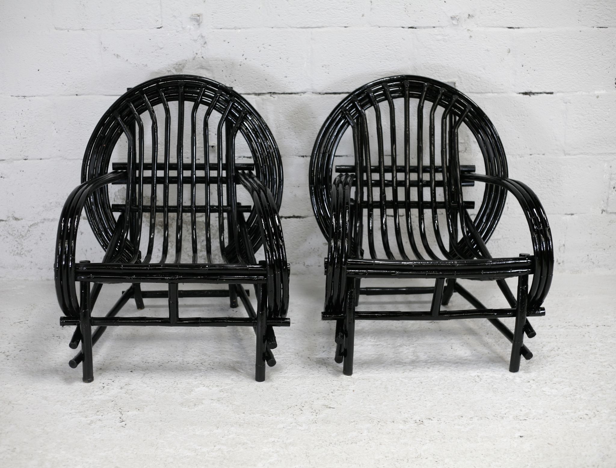 Pair of black lacquered rattan armchairs. France, cira 1960.