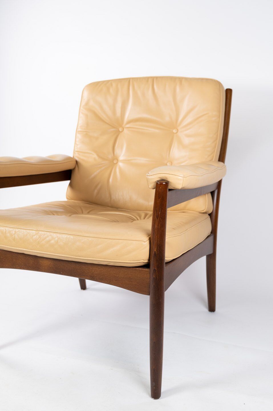 Armchair in dark wood and upholstered with light elegance leather of danish design, 1960s