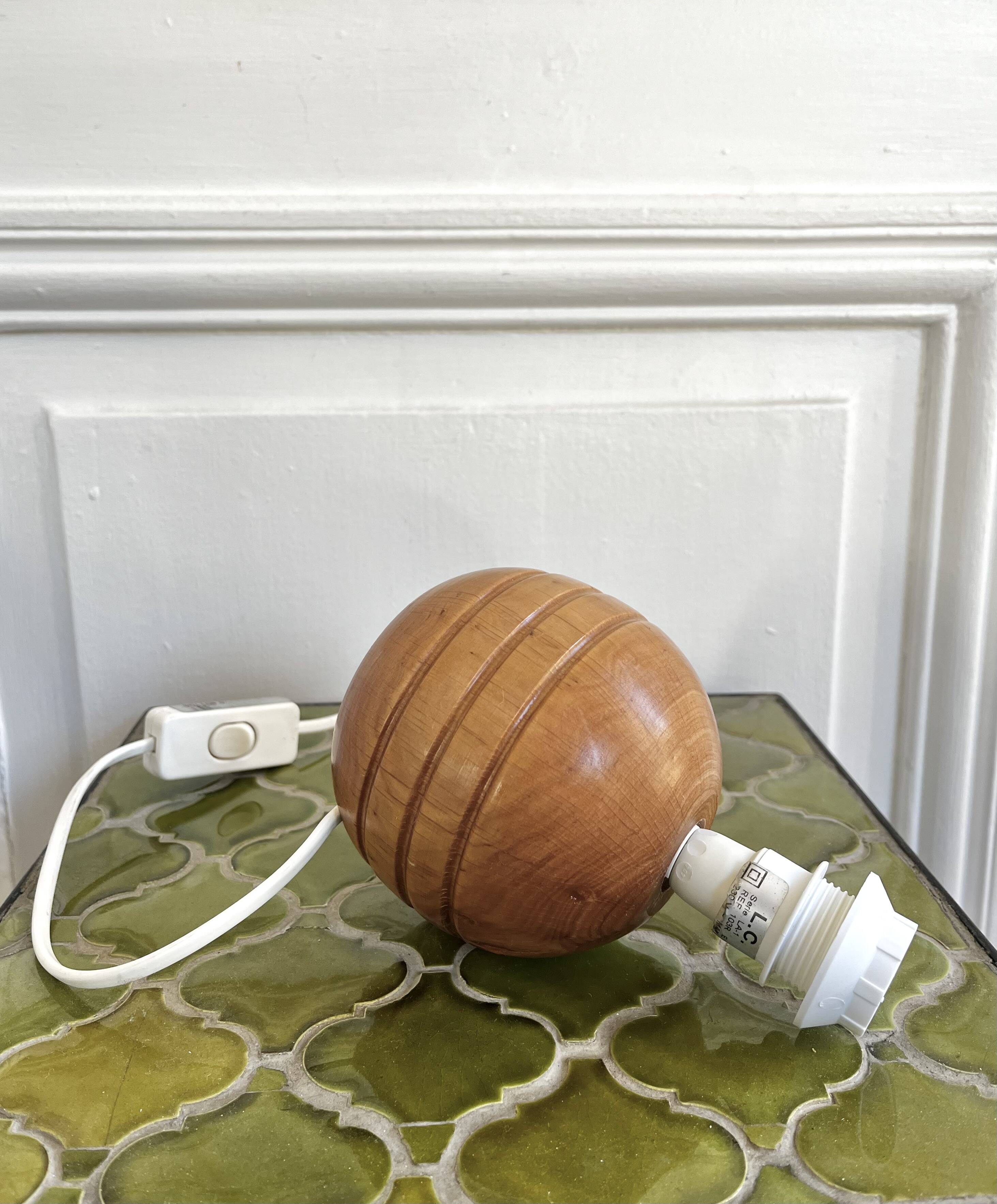 Lampe boule en bois vintage
