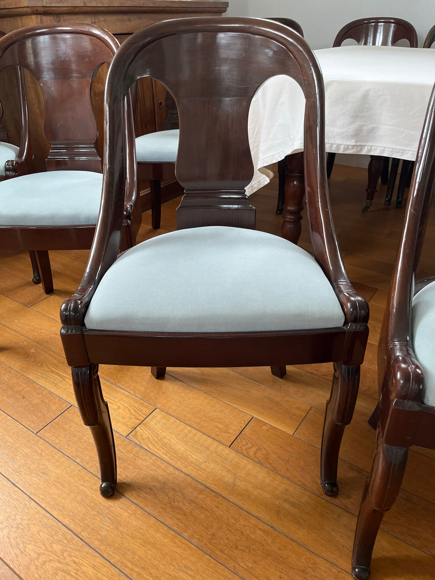 8 solid mahogany chairs