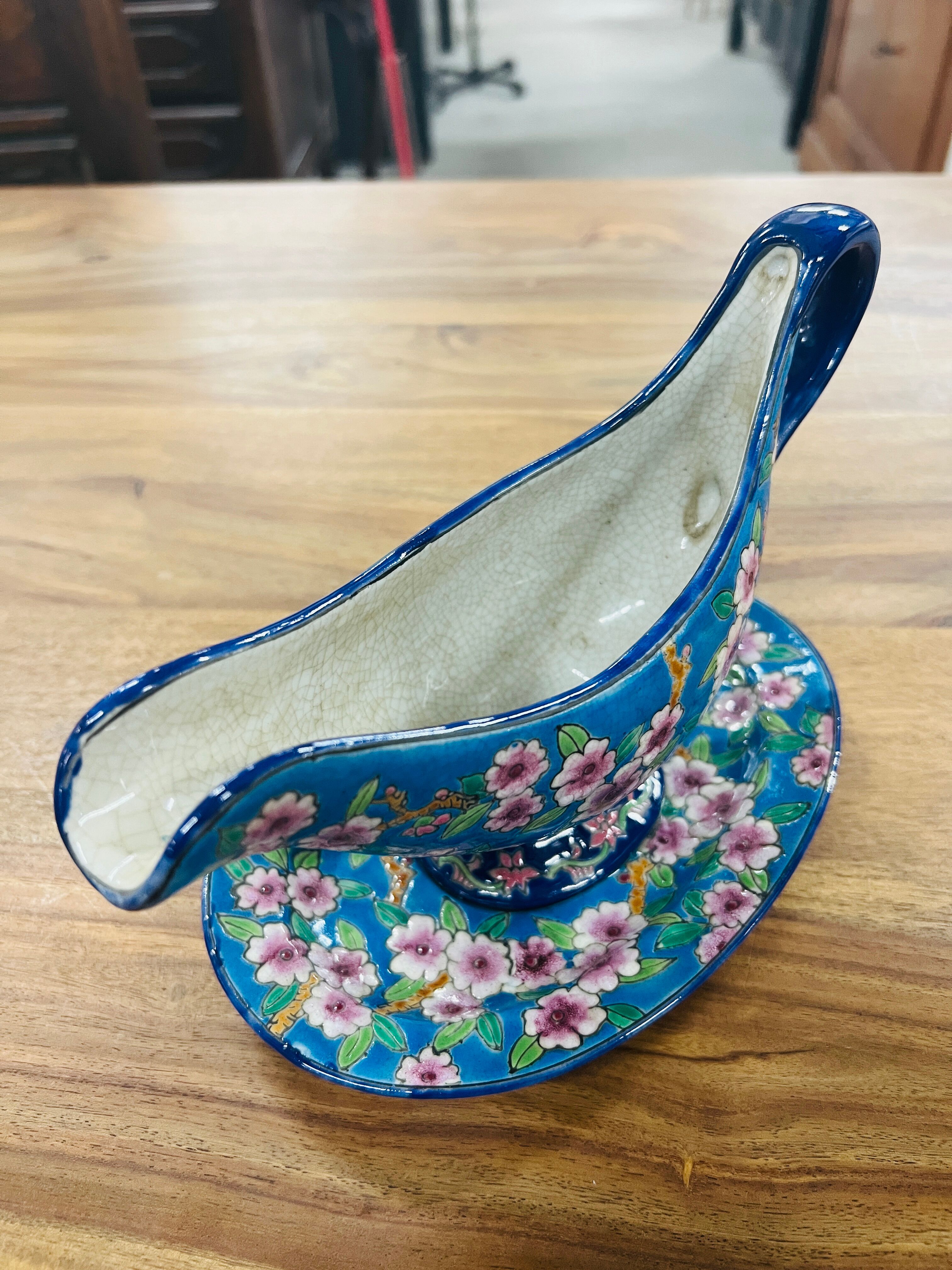 Antique saucière with support, Louvière