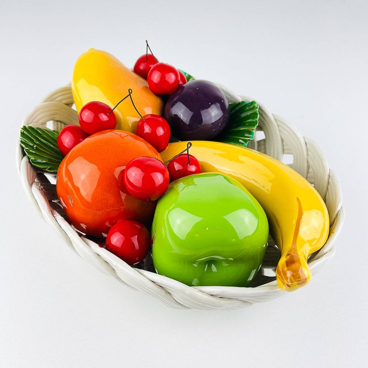 Vintage Italian ceramic fruit basket from the mid-20th century, 1980s.