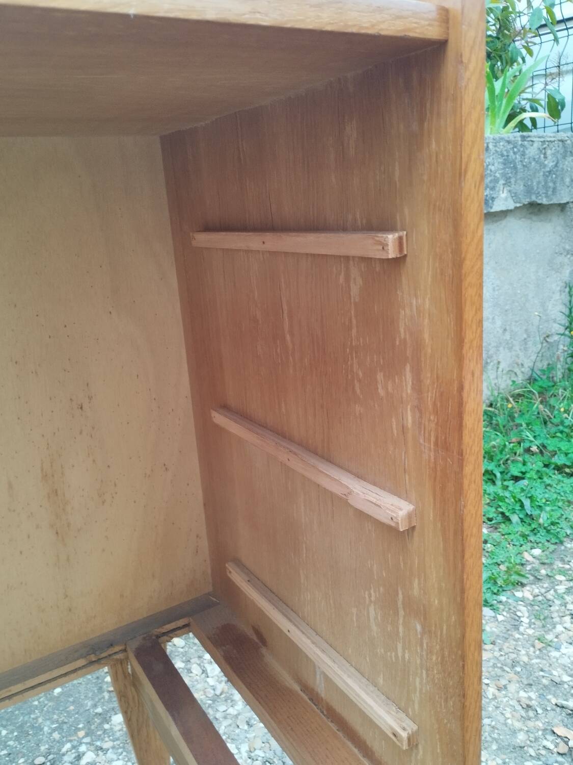 Commode en rotin ancien vintage pieds compas