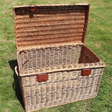 Wicker trunk