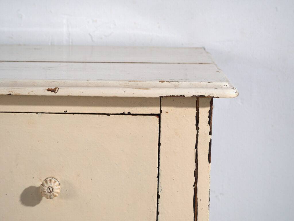 Commode ancienne en pin peint – Meuble rustique européen patiné – circa 1900