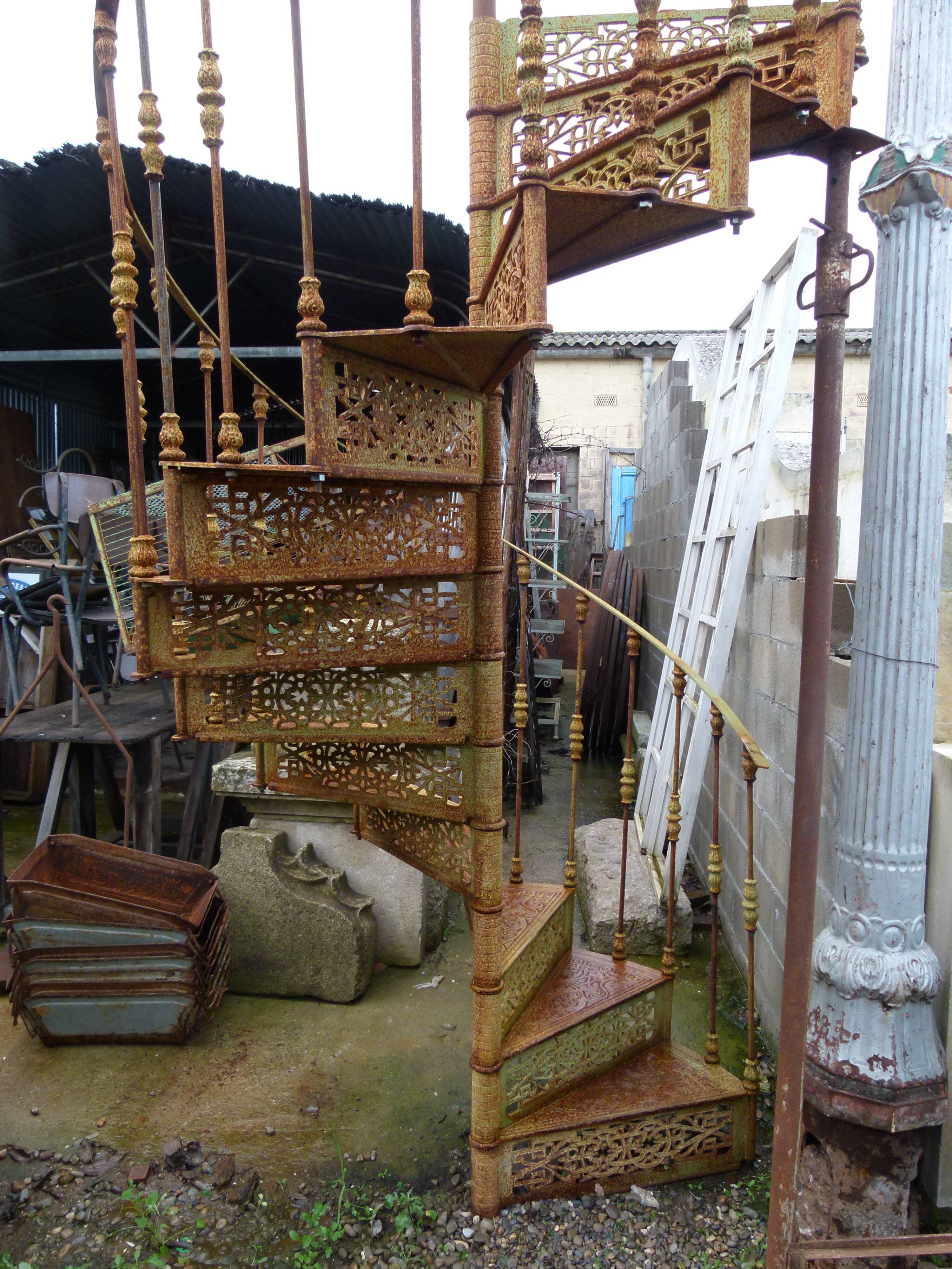 XXeme iron-cast spiral staircase