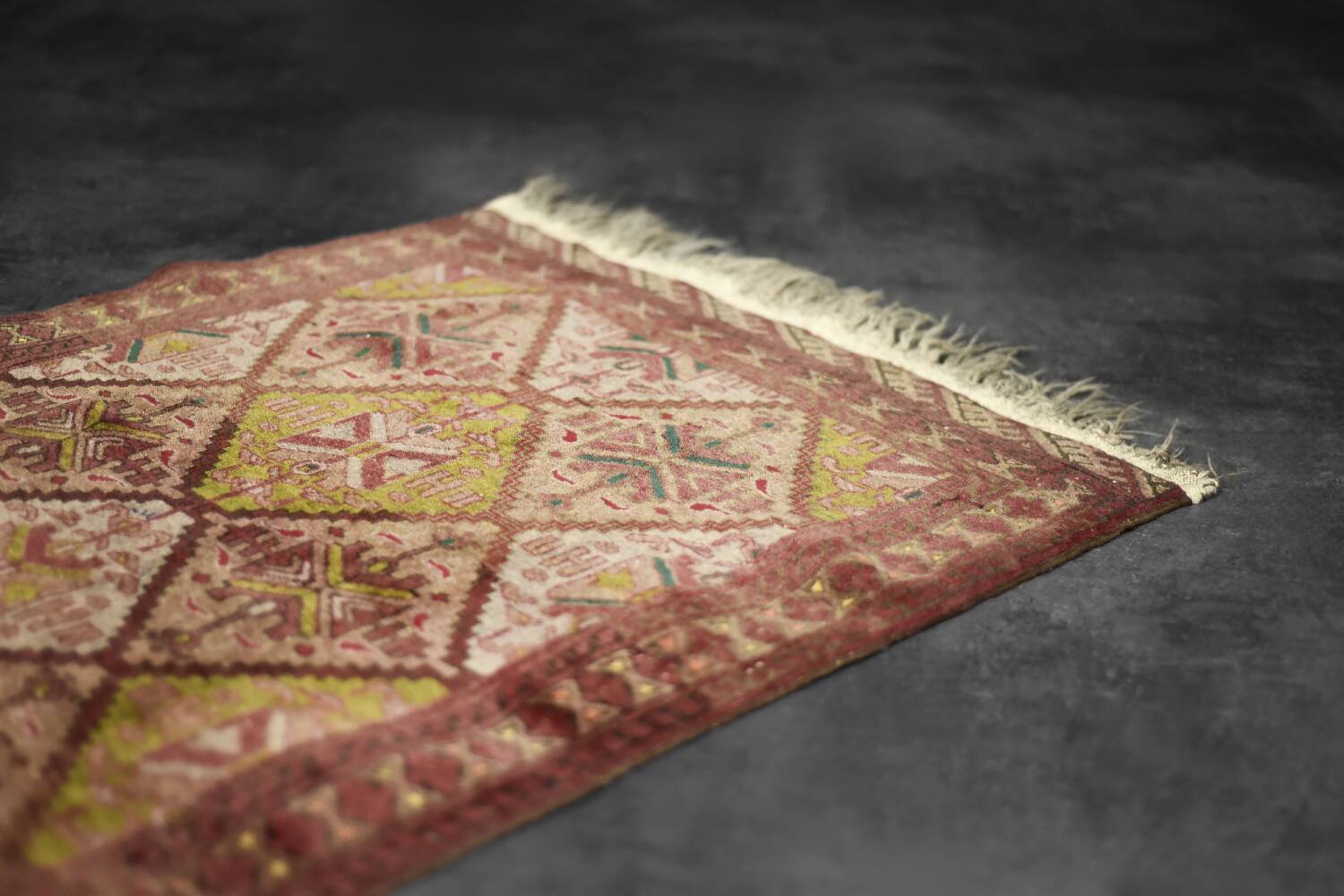 Vintage handwoven Turkmen Ersari oriental rug, 1950s.