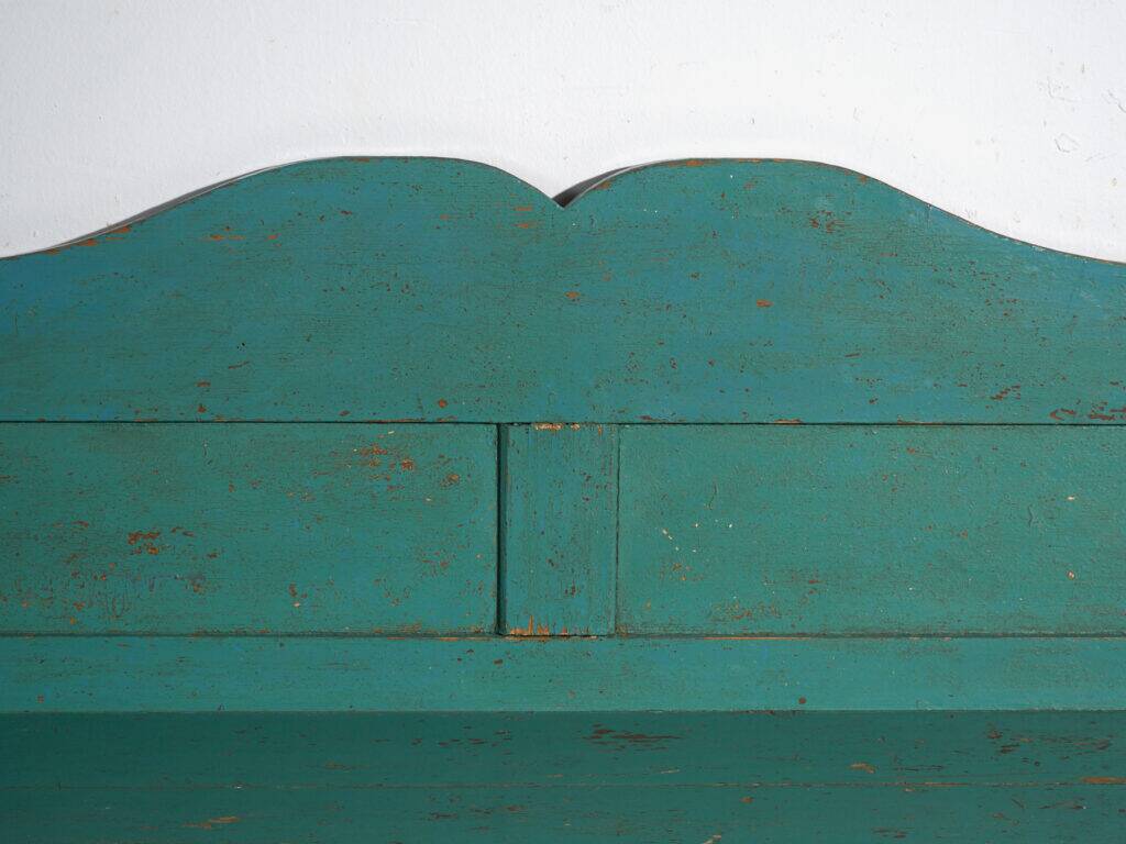 Banc ancien peint vert en bois de pin – Europe centrale, vers 1910