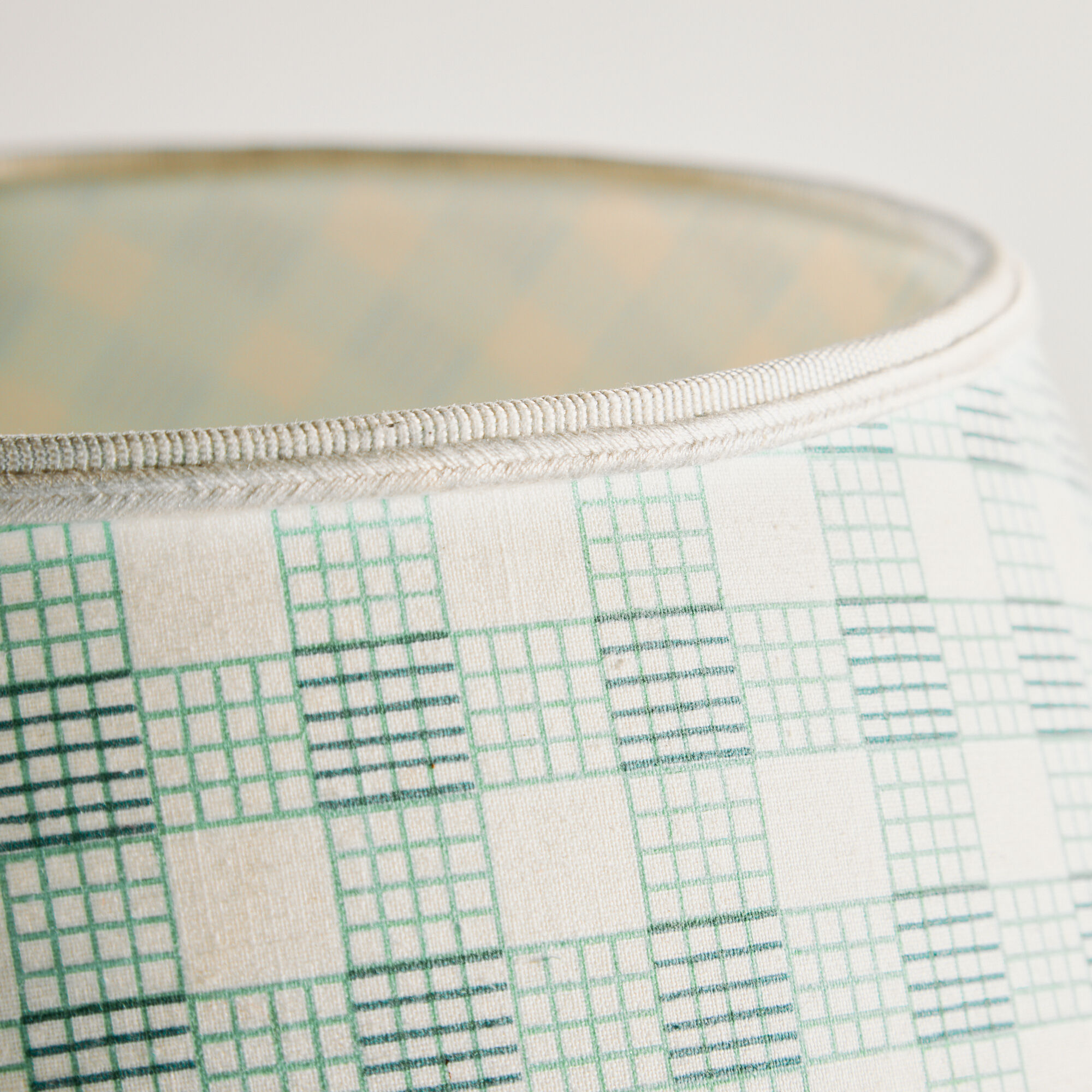 Ceramic table lamp
