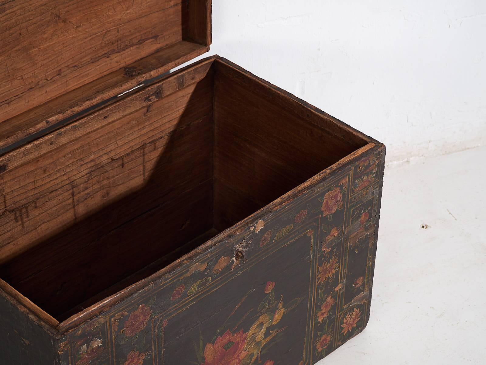 Traditional Chinese opera chest with illustrated lotus flower (1900)#28