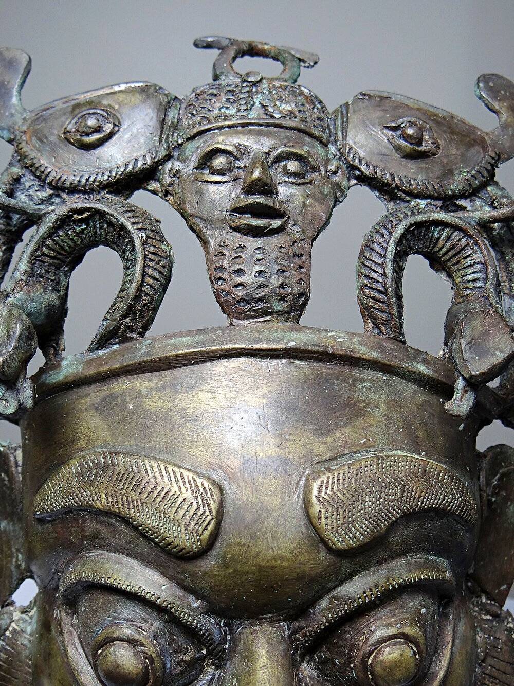 Masque africain en bronze vintage Bamoun, Cameroun