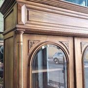 Display cabinet with 2 doors in walnut with bevelled glass from the 19th century.