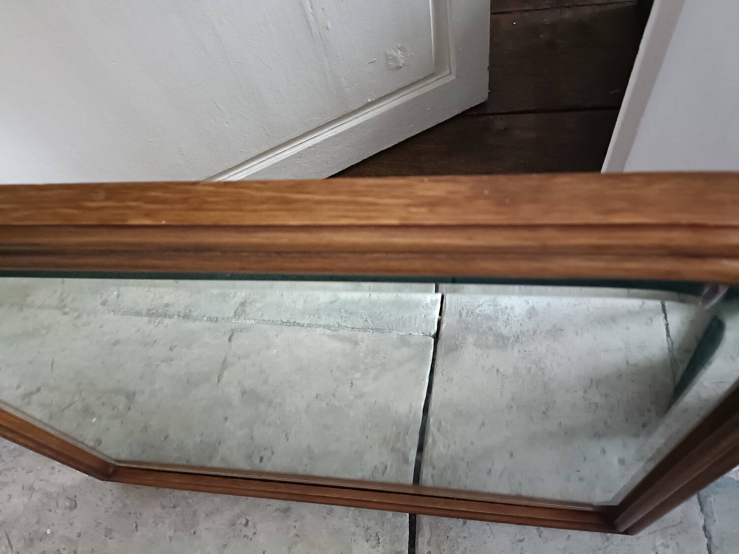 Beveled mirror in solid wood