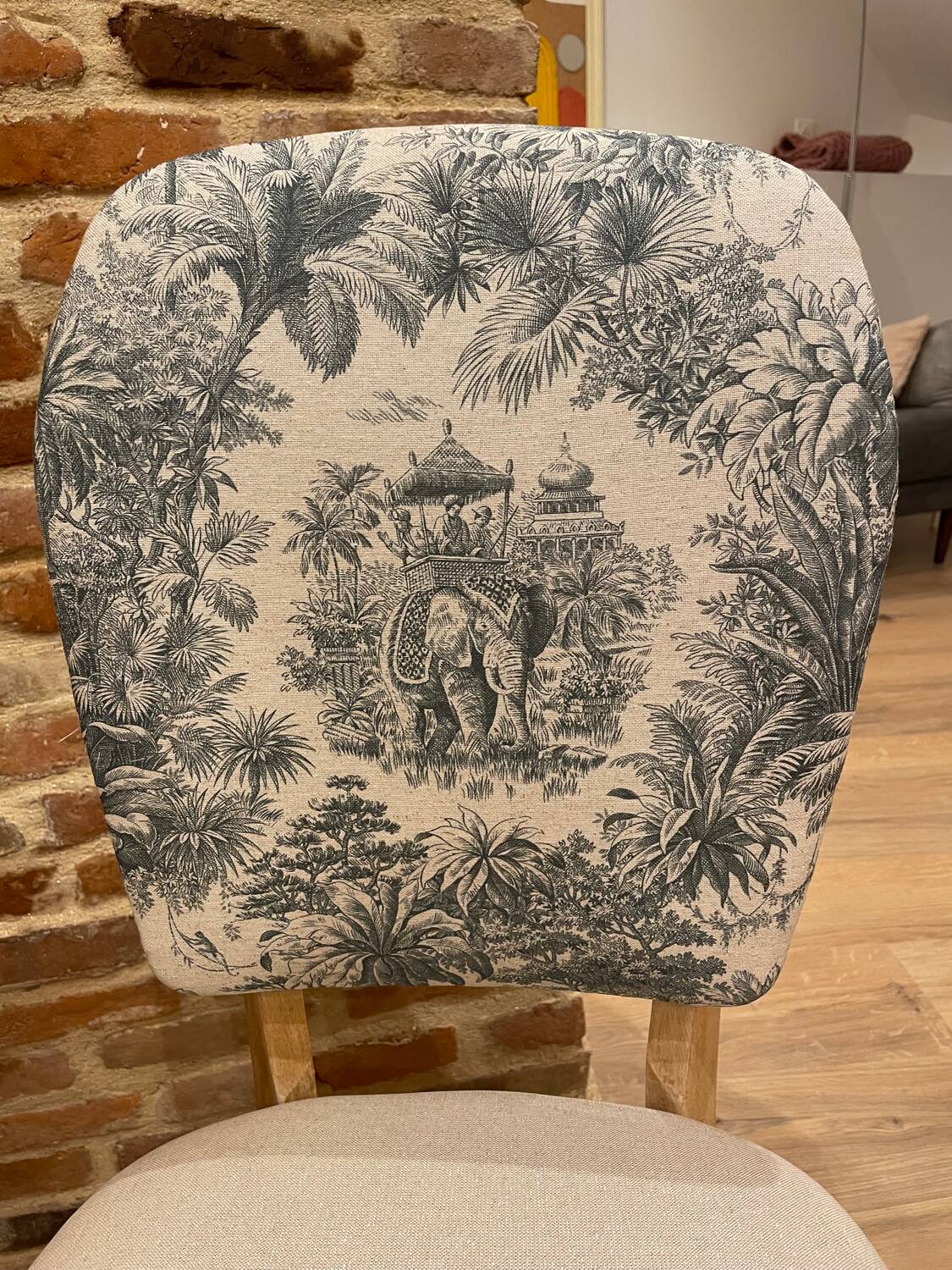 2 renovated vintage chairs from the 50s/60s.