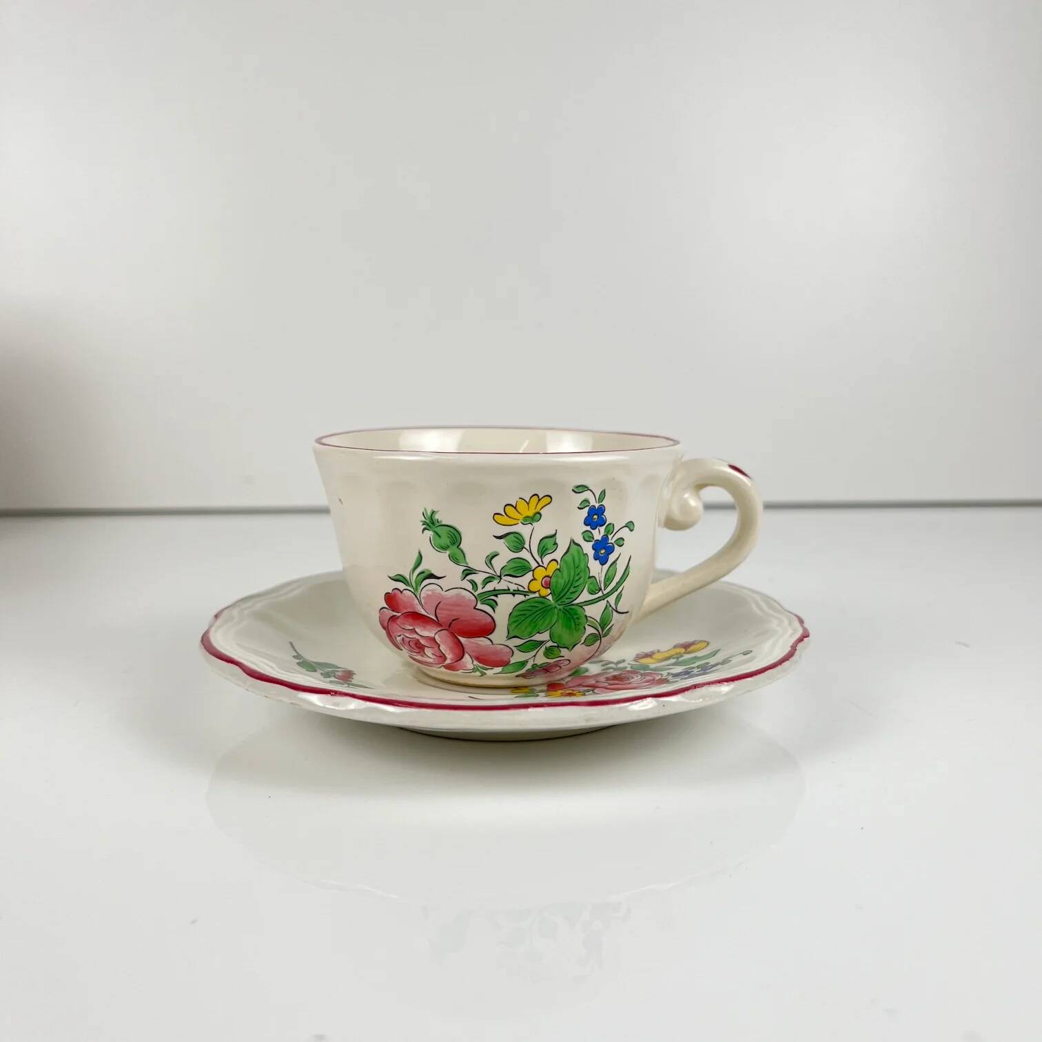 Set of 6 coffee cups with saucers model Réverbère by KG Lunéville.