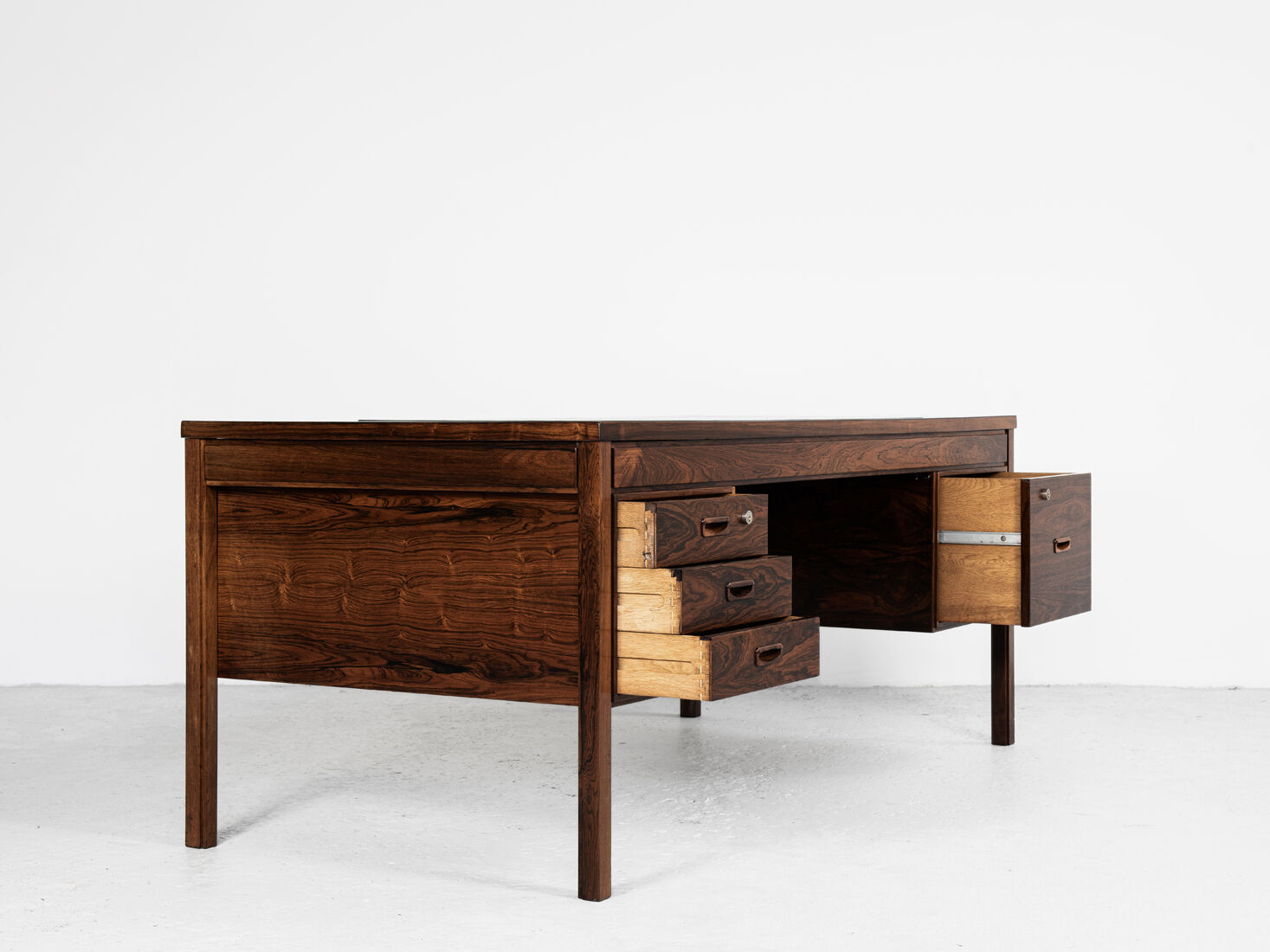Executive desk in rosewood and leather by Søren Willadsen