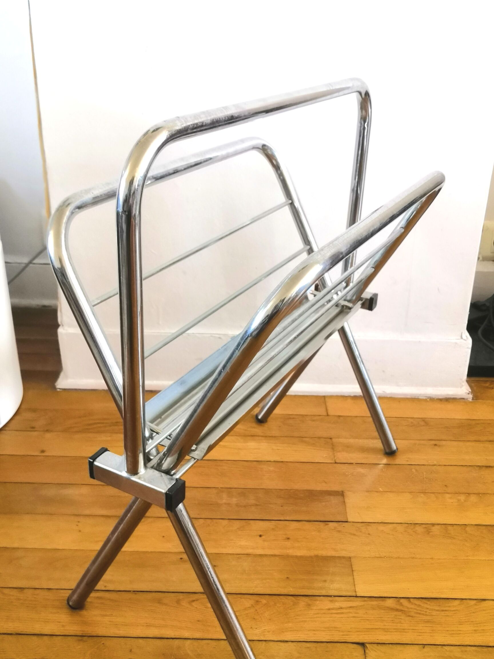 Porte revue vintage chromé pliant années 70