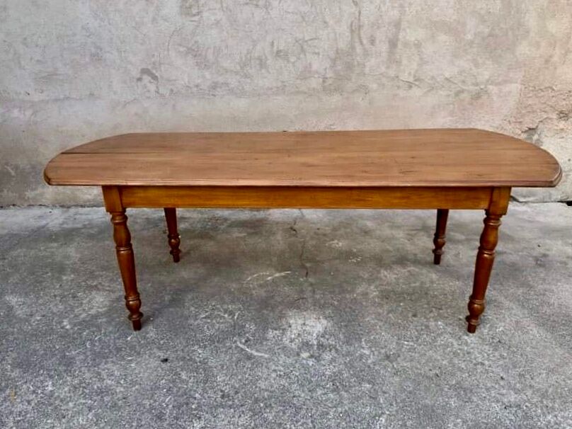 Old oval bistro table in solid wood light tint Dimensions 220 cm x 88 cm