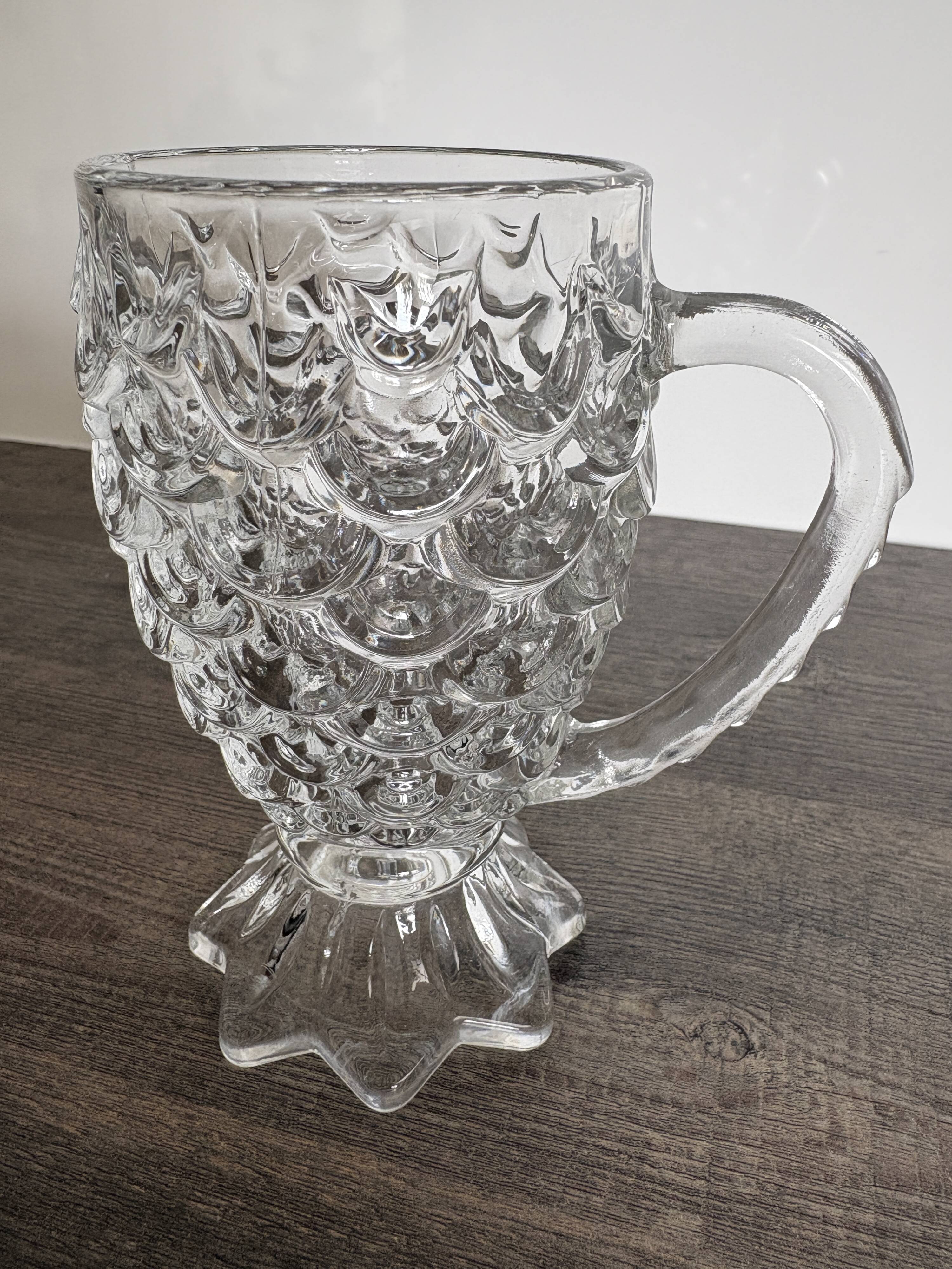 Set of 2 vintage pressed glass cups/mugs.