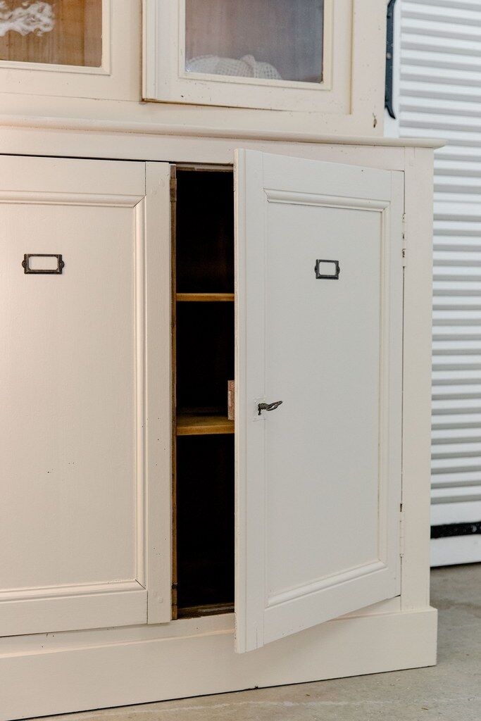 Vintage wooden dresser - linen colors