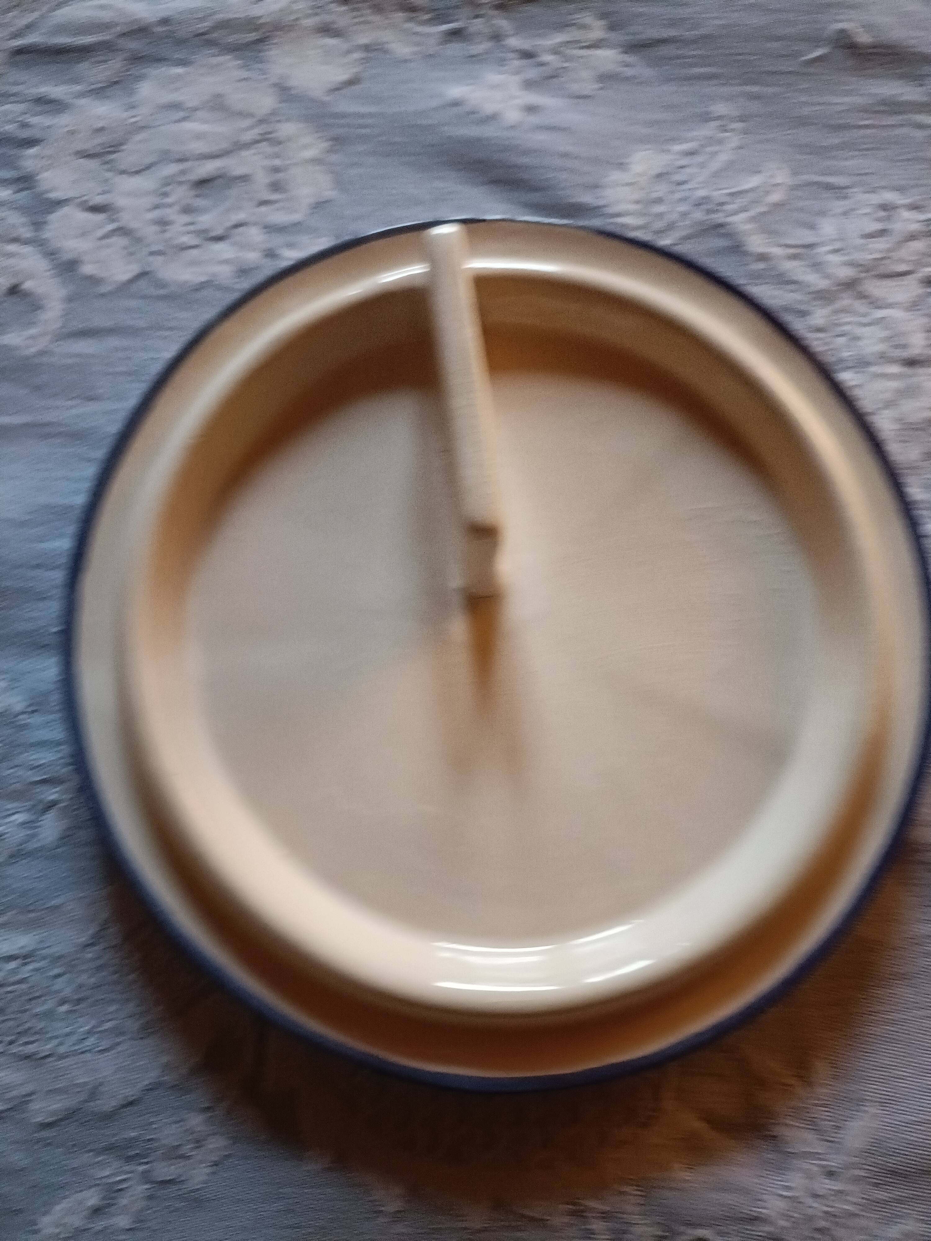 Butter dish with hand-painted decoration