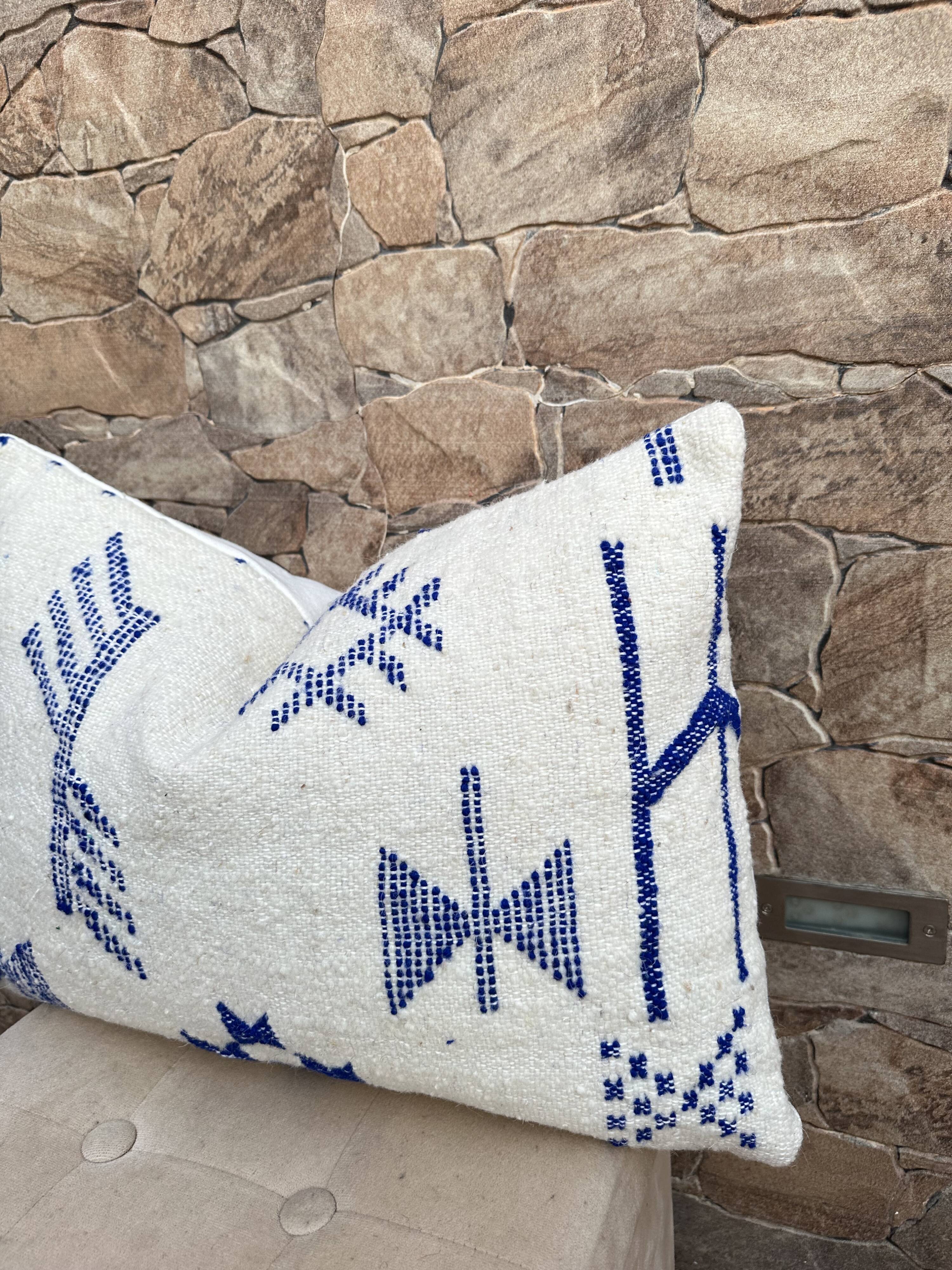 Handmade cushion cover in Berber wool: Moroccan Kilim cushion