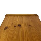 Ensemble vintage de trois tables d'appoint en pin, tables gigognes, années 1970