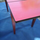 Table in red formica