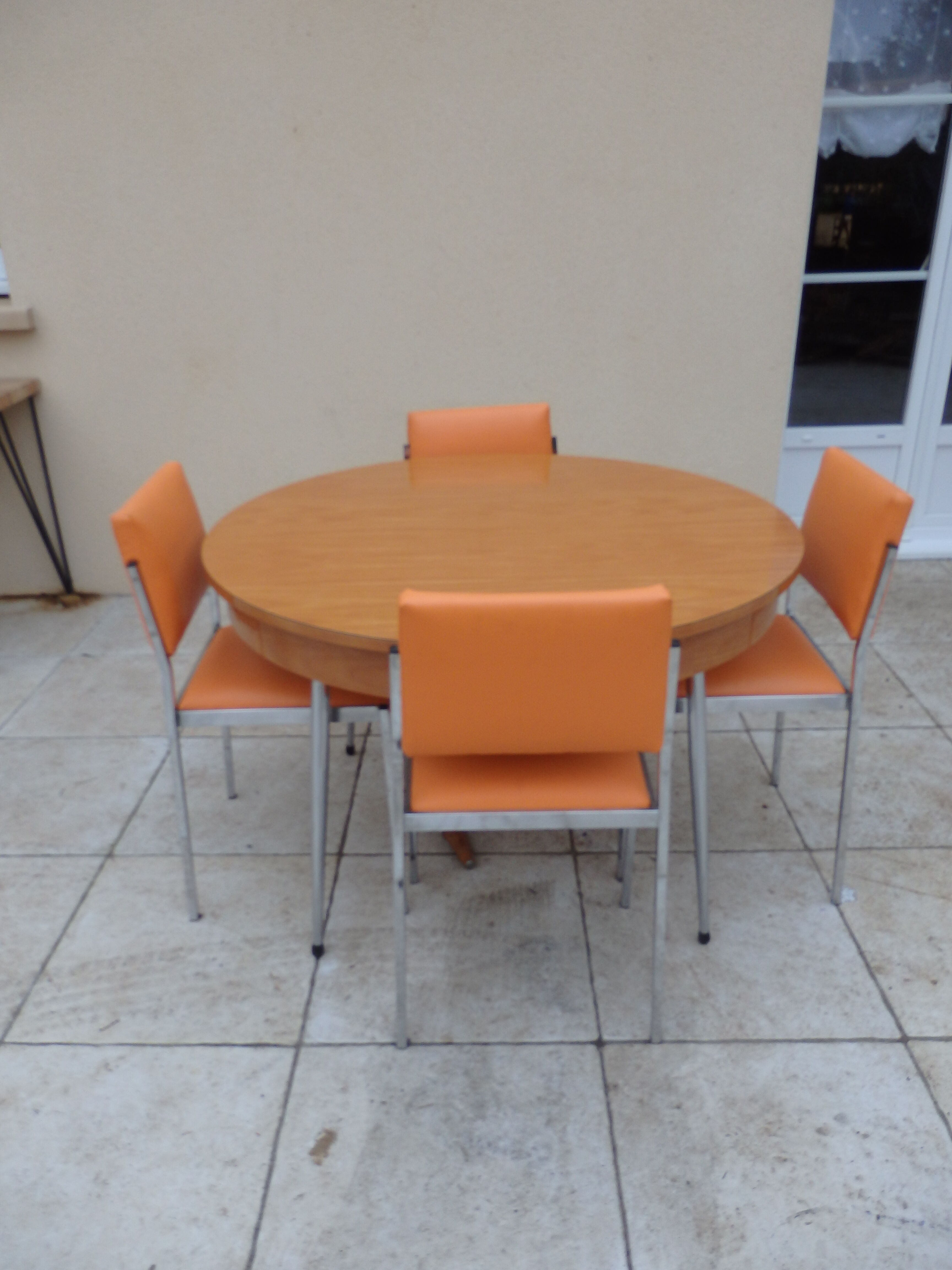 Table is kitchen chairs orange formica vintage year 60 70