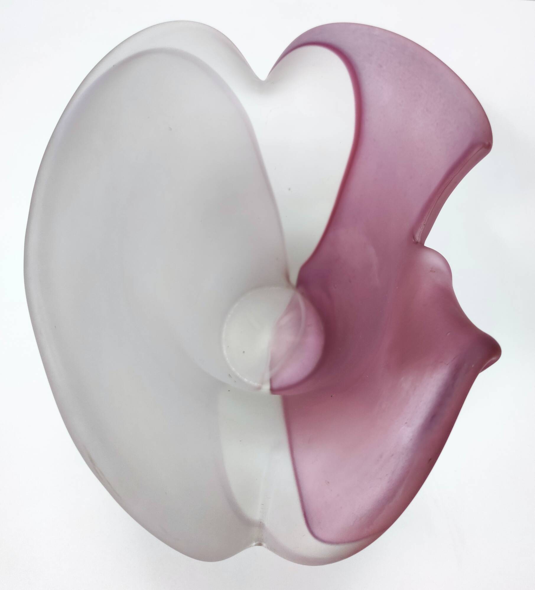 Vase en verre de Murano gravé bicolore blanc et rose, Italie, années 1980