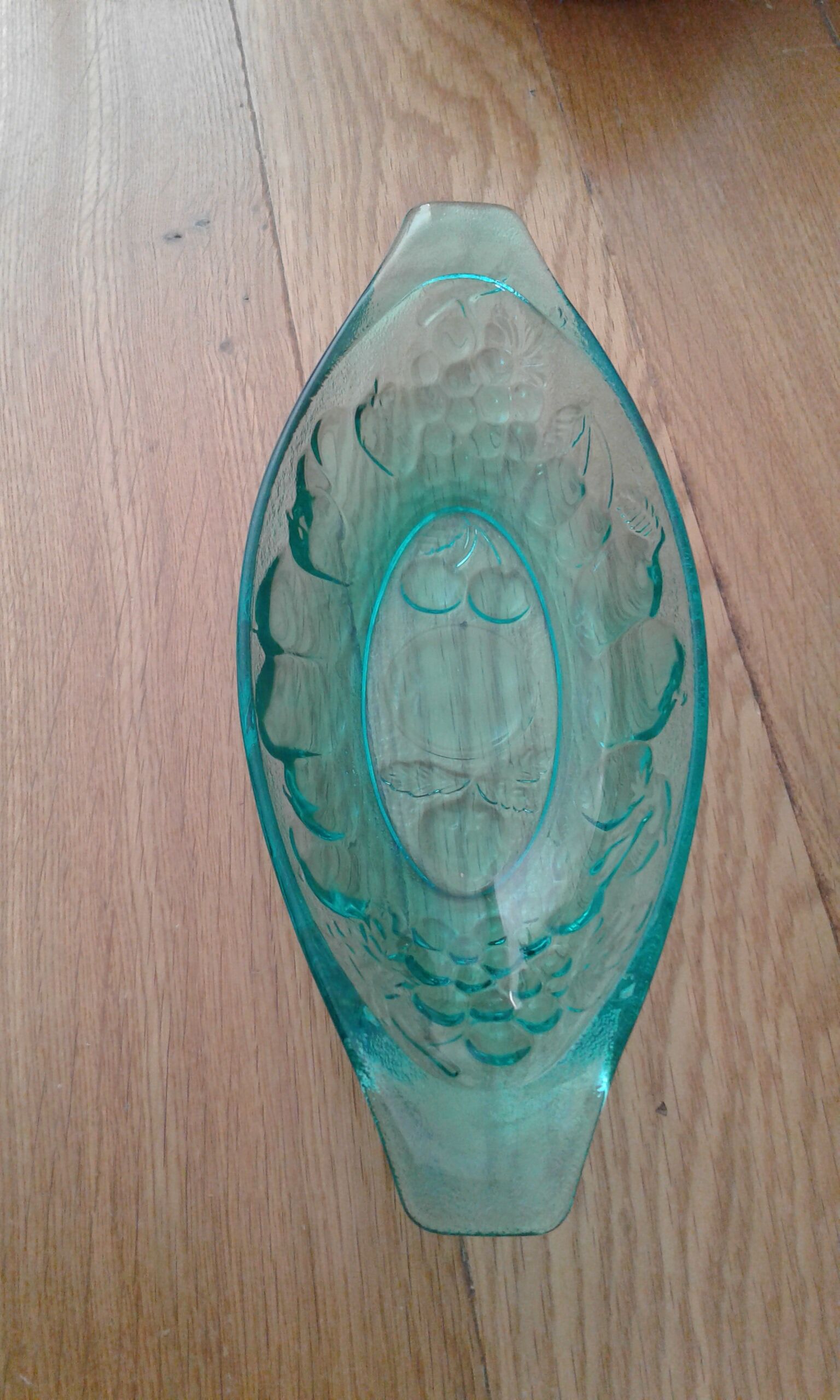 2 Glass raviers. vintage