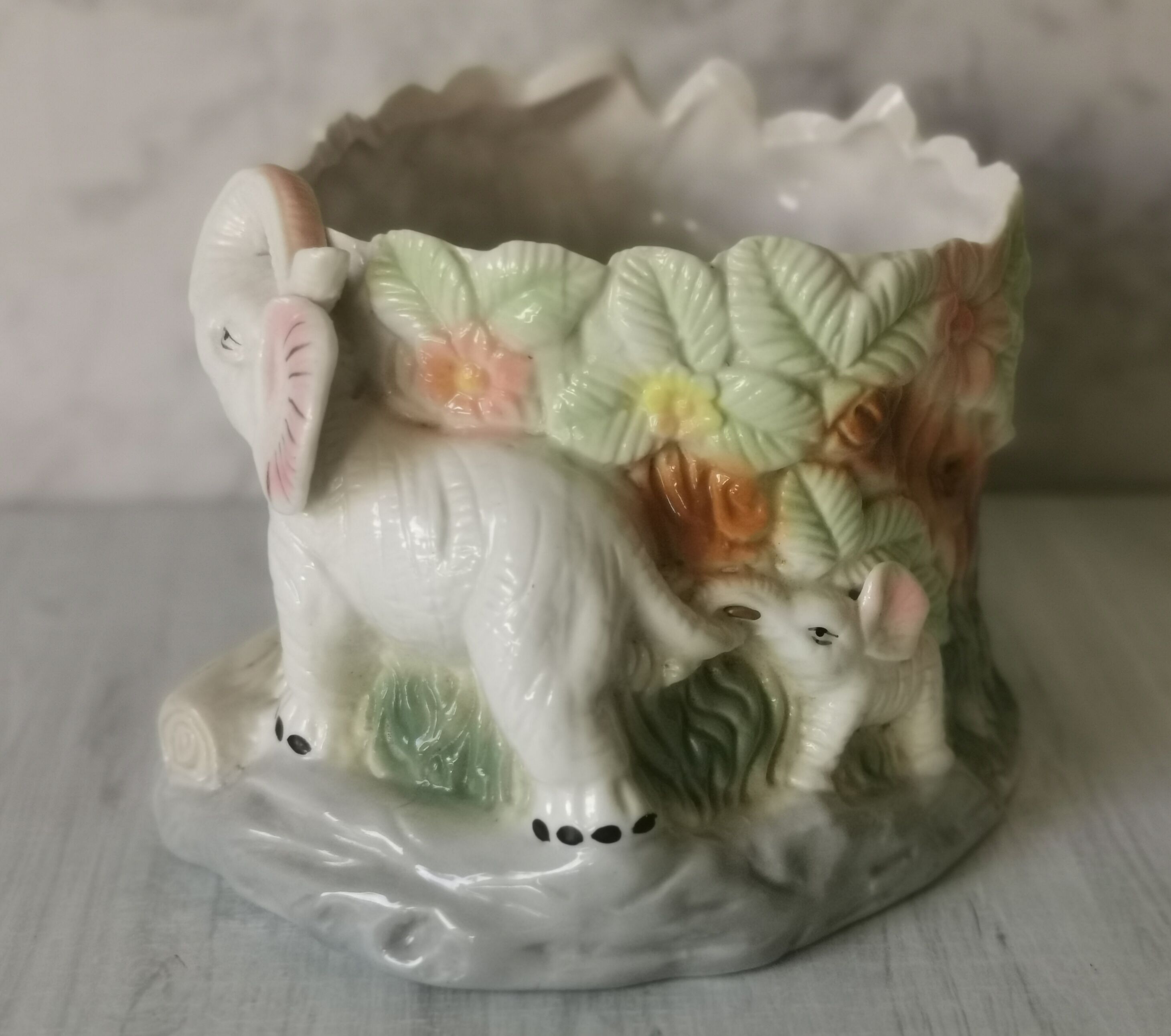 Decorative pot cover Elephants
