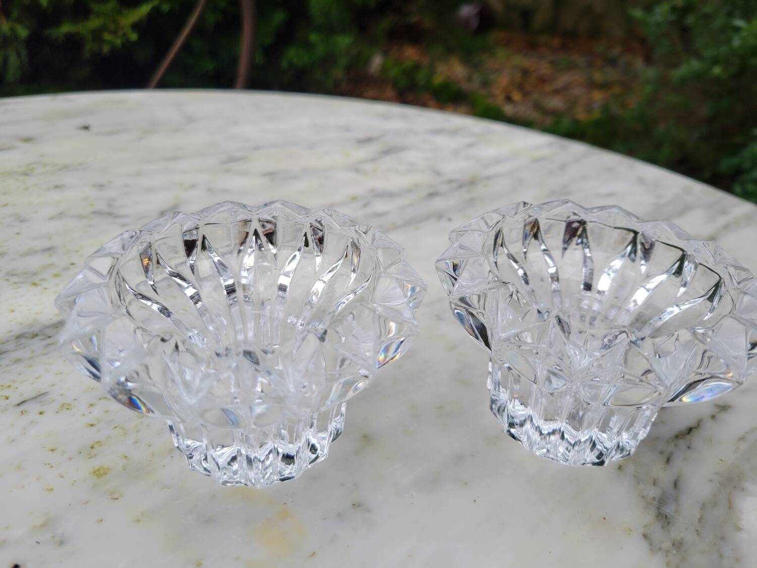 Paire de bougeoirs en cristal