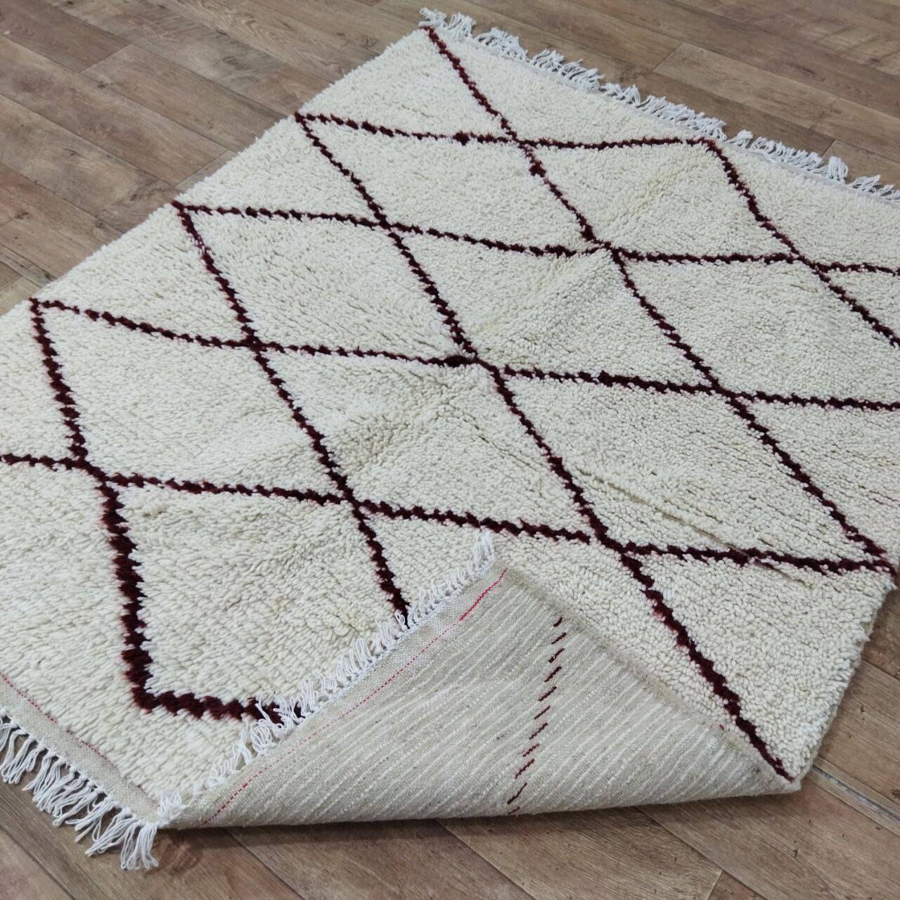 Handmade moroccan berber rug 176 x 152 cm