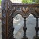Paire de bancs en bois sculpté