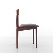 Suite de 4 chaises scandinaves en teck modèle 39