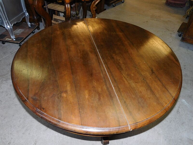 Gueridon foot central in noyer of the 19th siecle