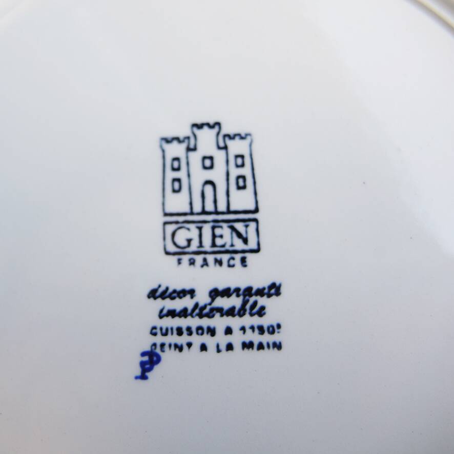 Ancienne assiette à dessert en céramique Gien – décor coq & pivoines