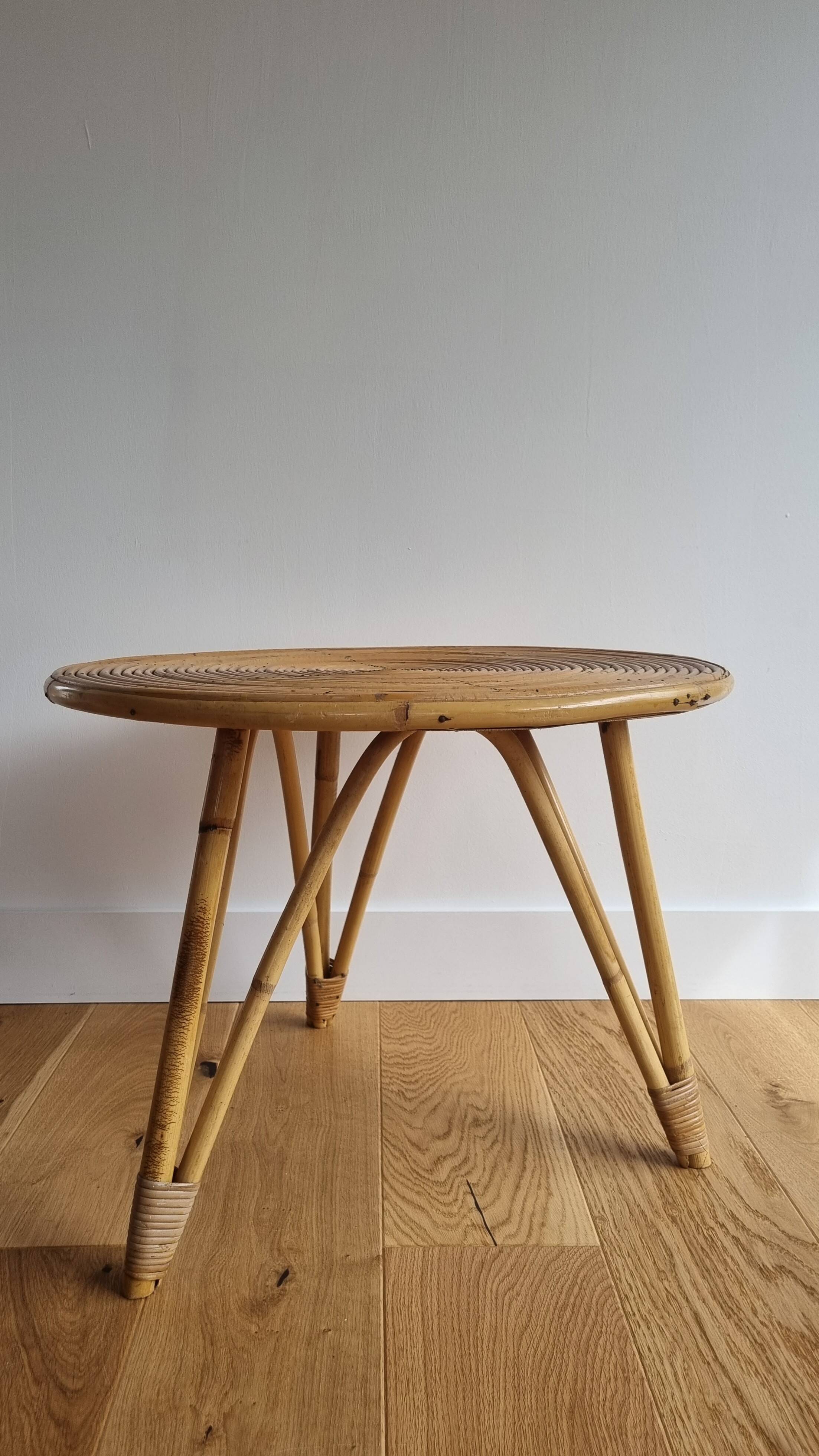 Round rattan coffee table