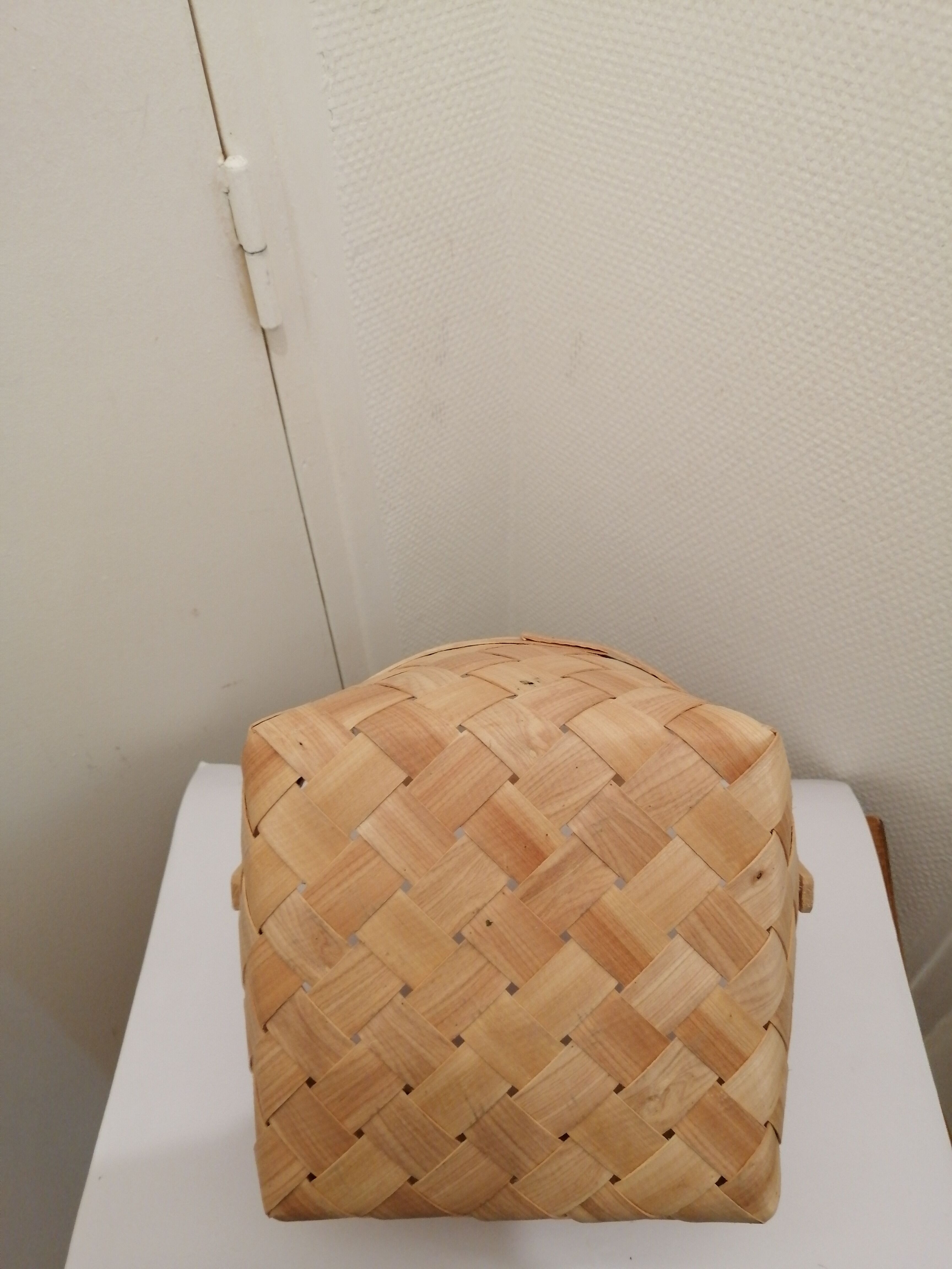 Wooden basket with slats