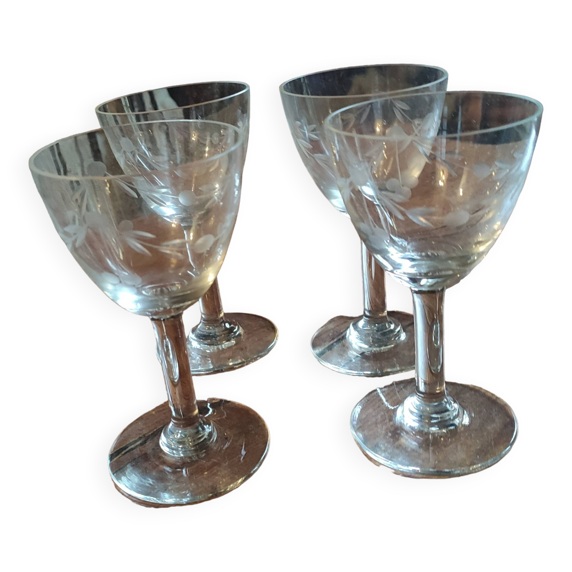 Set of chiseled stemmed glasses
