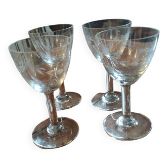 Set of chiseled stemmed glasses