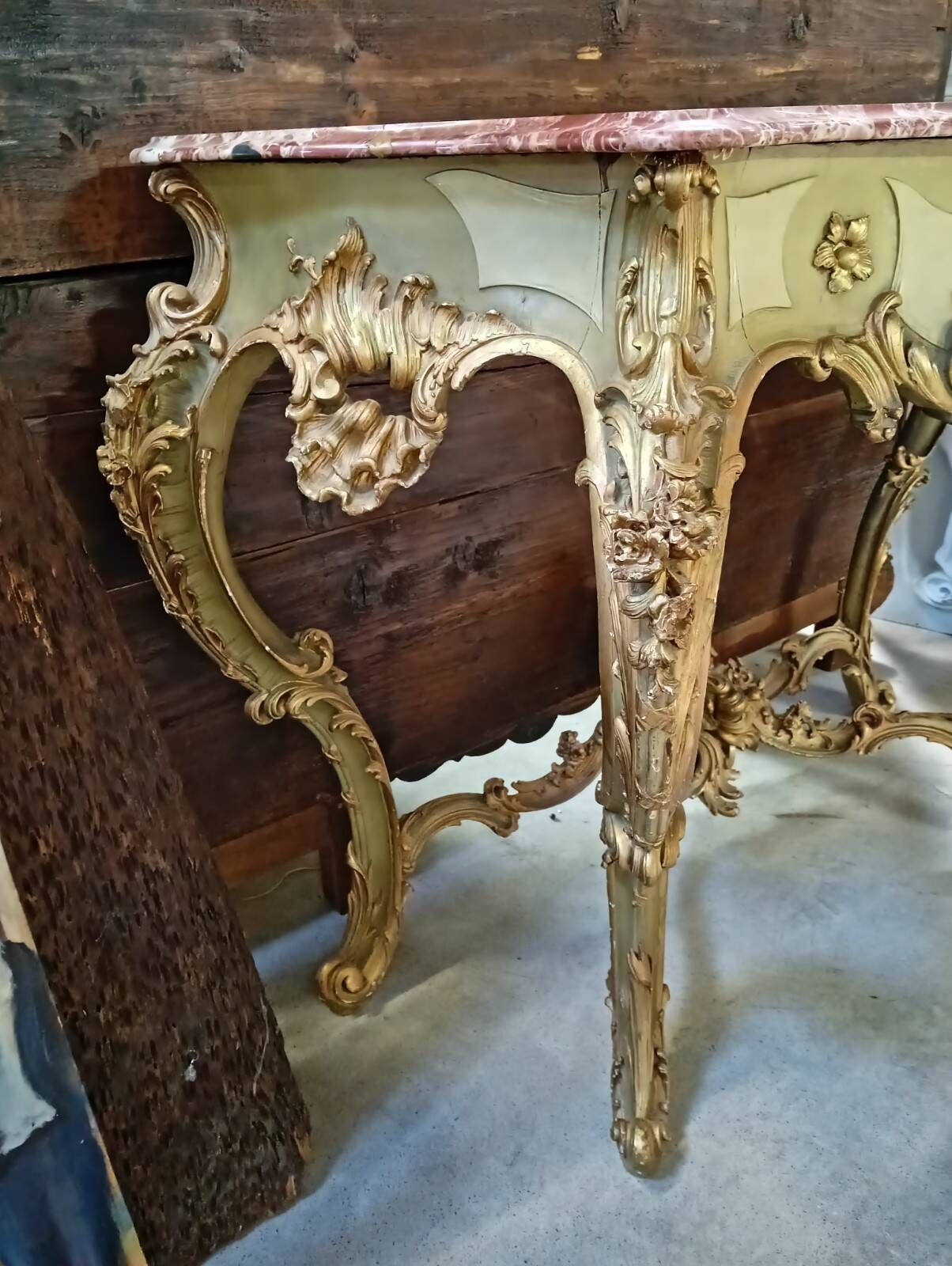 Venetian console in Louis XV style – Carved, lacquered, and gilded wood