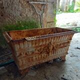 Cast iron gardener