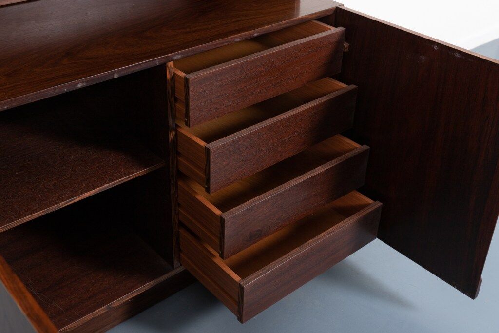 Armoire deux pièces en placage de noyer danois des années 1970