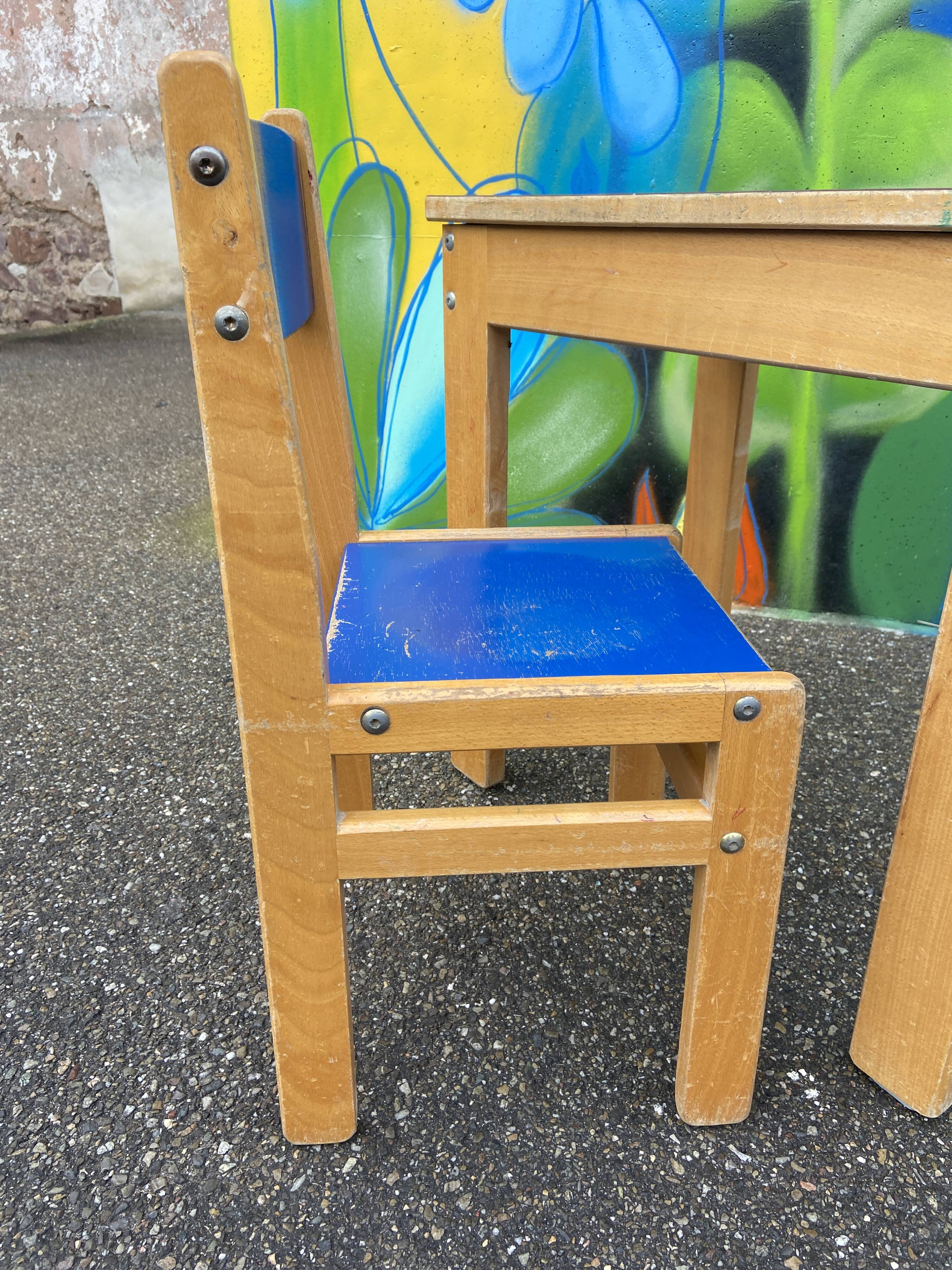 Vintage 1980 desk and child seat