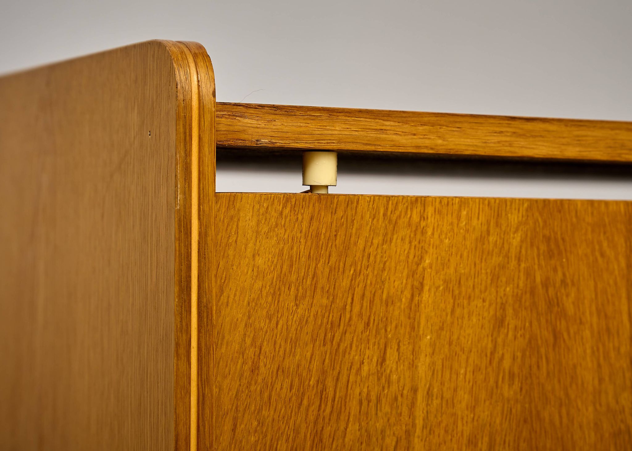 Armoire à literie vintage des années 1960, Tchécoslovaquie