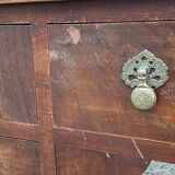 Chippendale-style desk in mahogany veneer.
