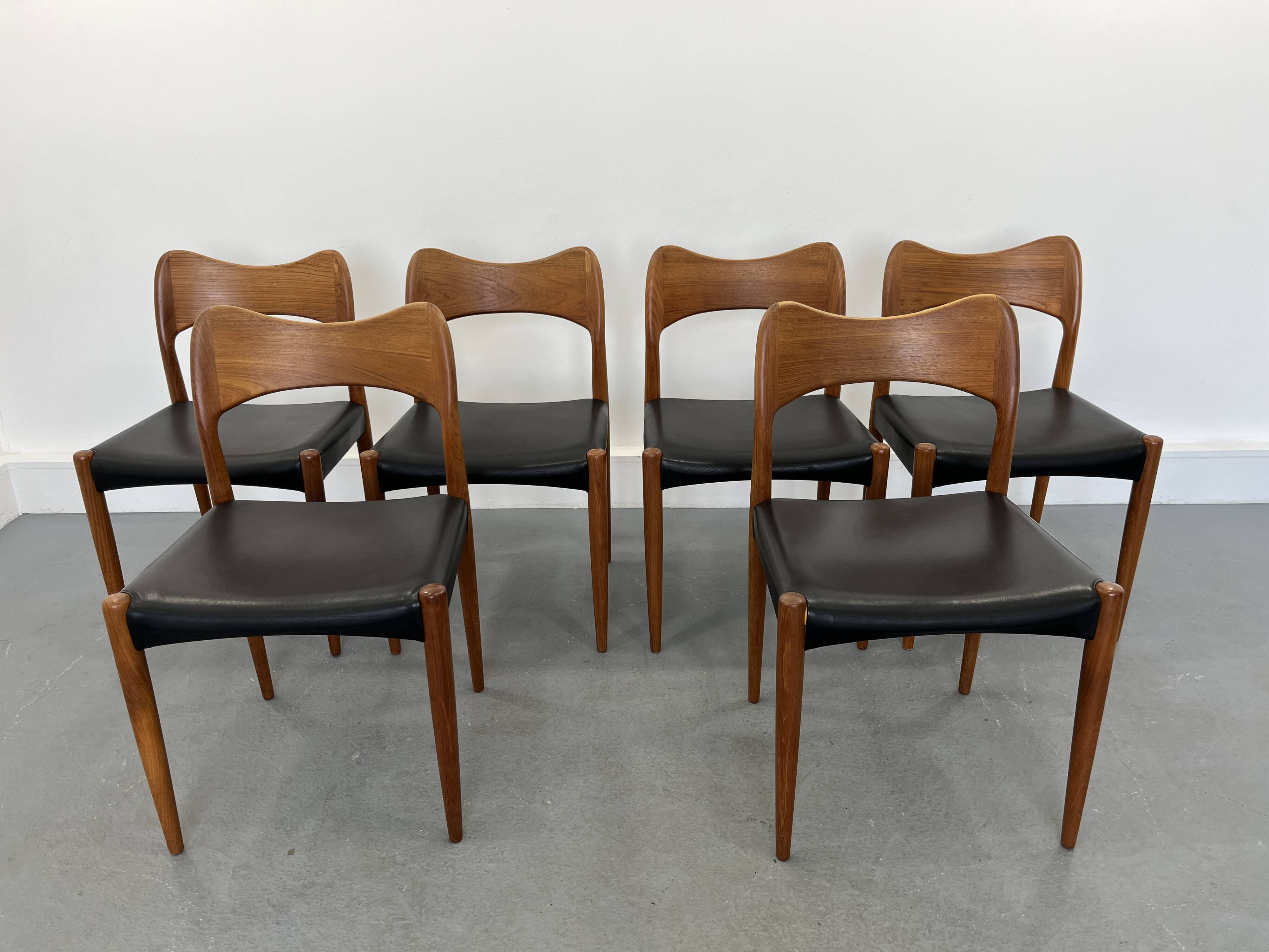 Set of 6 model 71 teak dining chairs by Niels O Møller for JL Møllers 1950s
