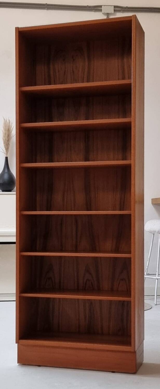 Bibliothèque du milieu du siècle